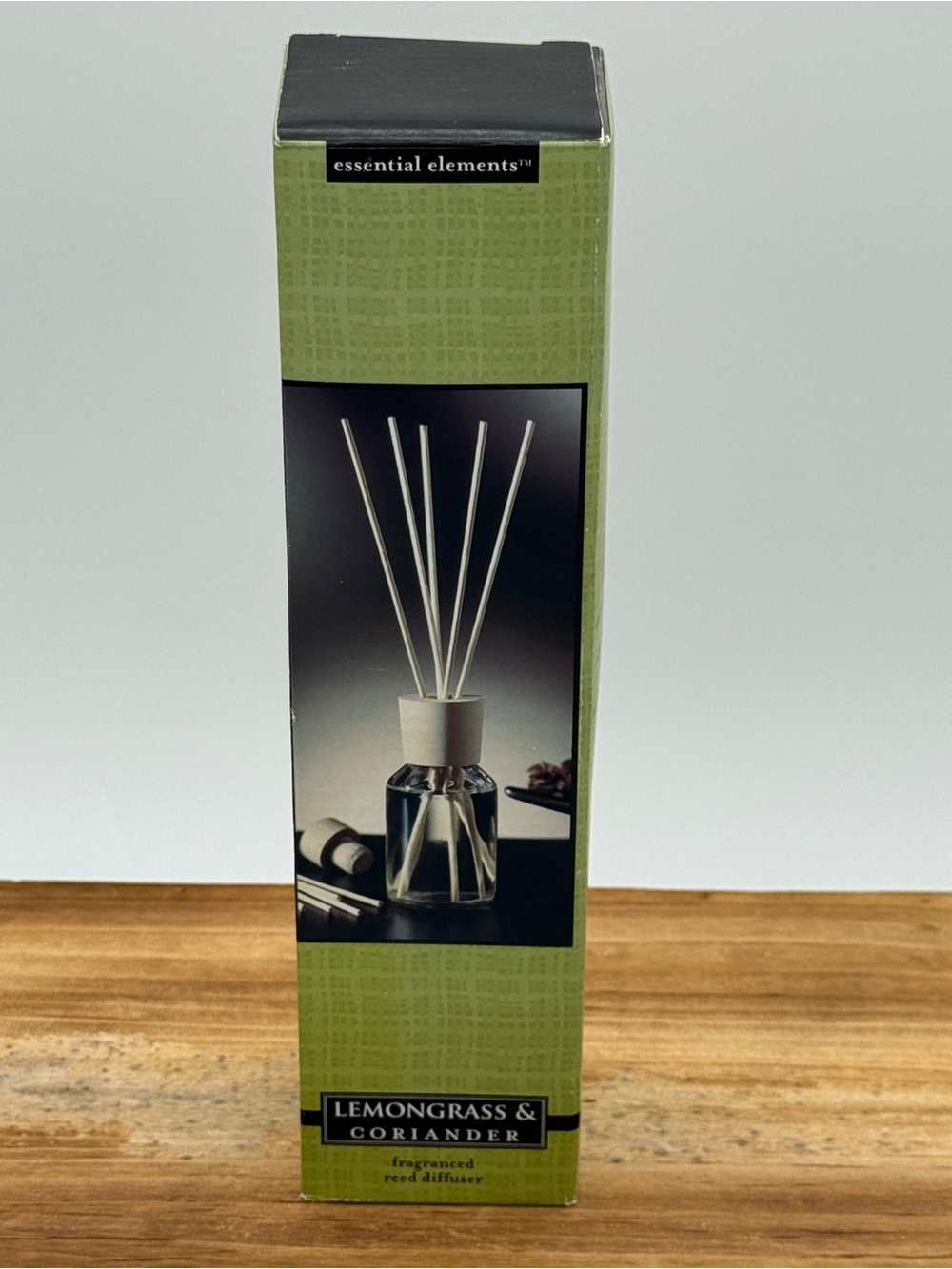 essential elements Lemongrass & Coriander Reed Diffuser - New in Box